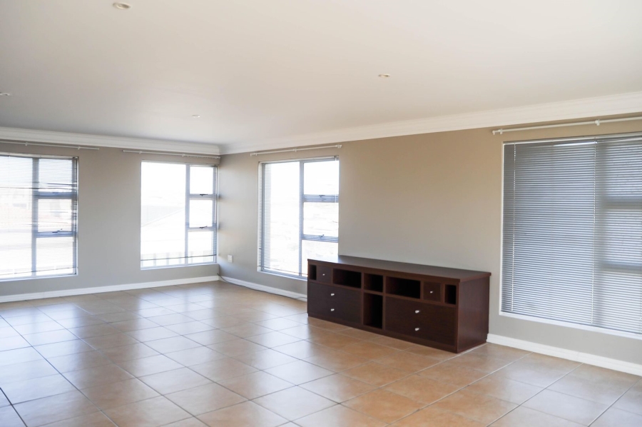 To Let 4 Bedroom Property for Rent in Calypso Beach Western Cape